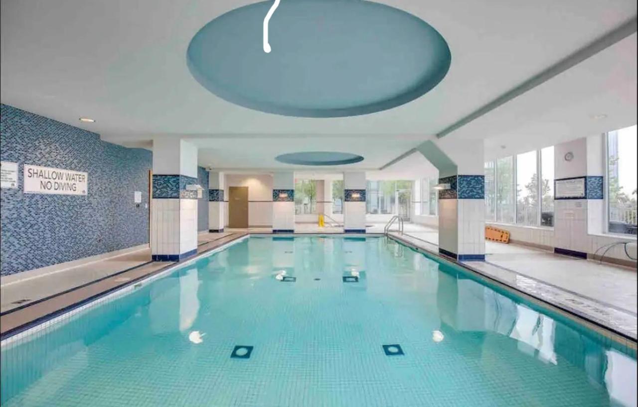 מיסיסאוגה Ultra Luxurious 2.5 Bedroom 2 Full Bathroom 1 Parking Condo Near Sq1 Striking Views מראה חיצוני תמונה