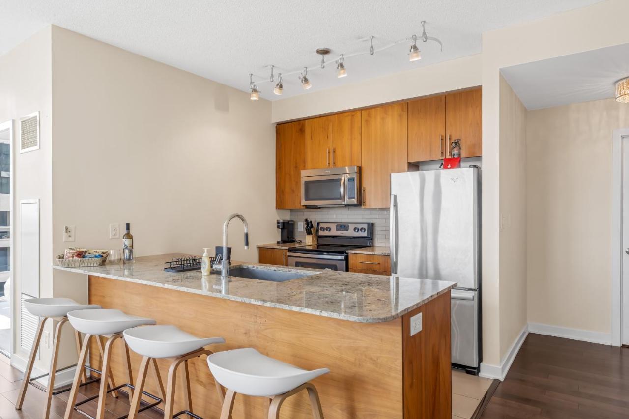 מיסיסאוגה Ultra Luxurious 2.5 Bedroom 2 Full Bathroom 1 Parking Condo Near Sq1 Striking Views מראה חיצוני תמונה
