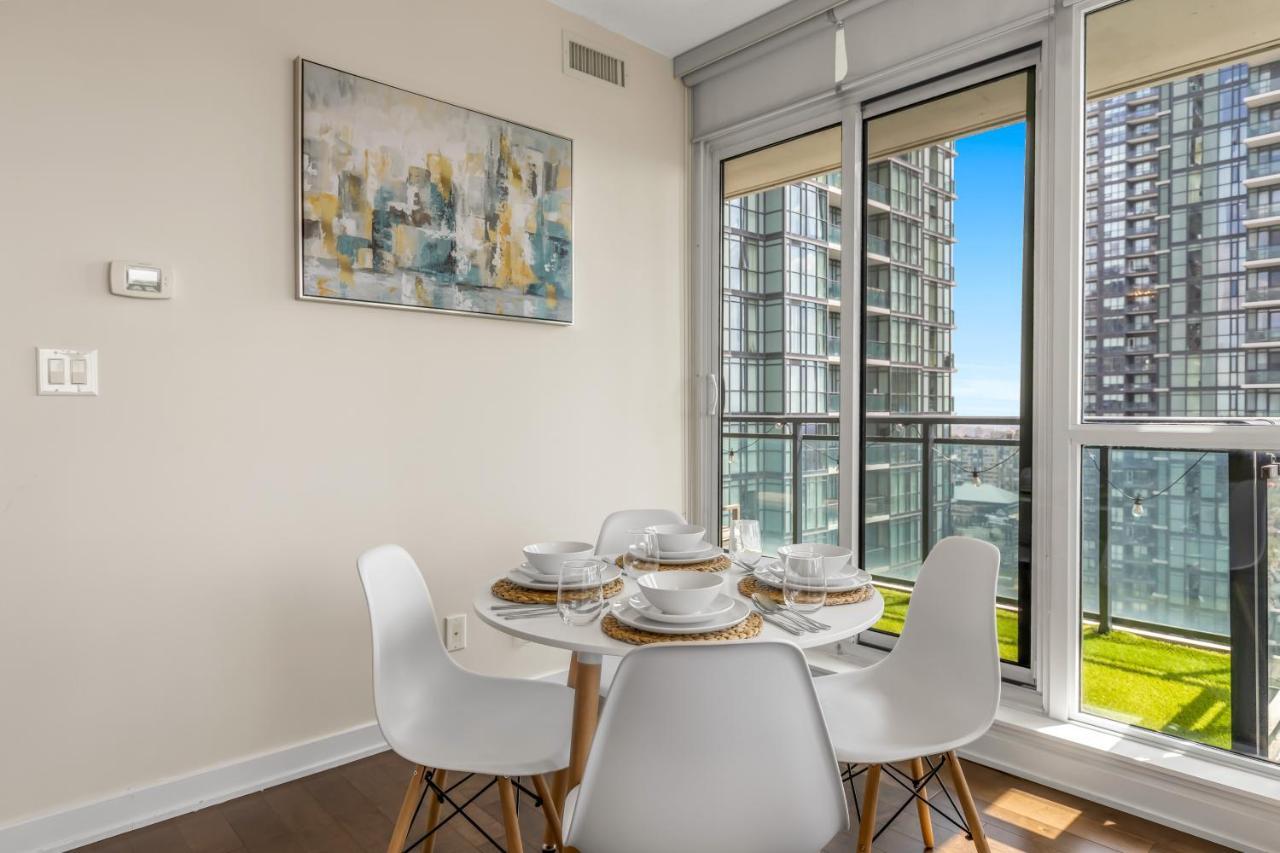 מיסיסאוגה Ultra Luxurious 2.5 Bedroom 2 Full Bathroom 1 Parking Condo Near Sq1 Striking Views מראה חיצוני תמונה