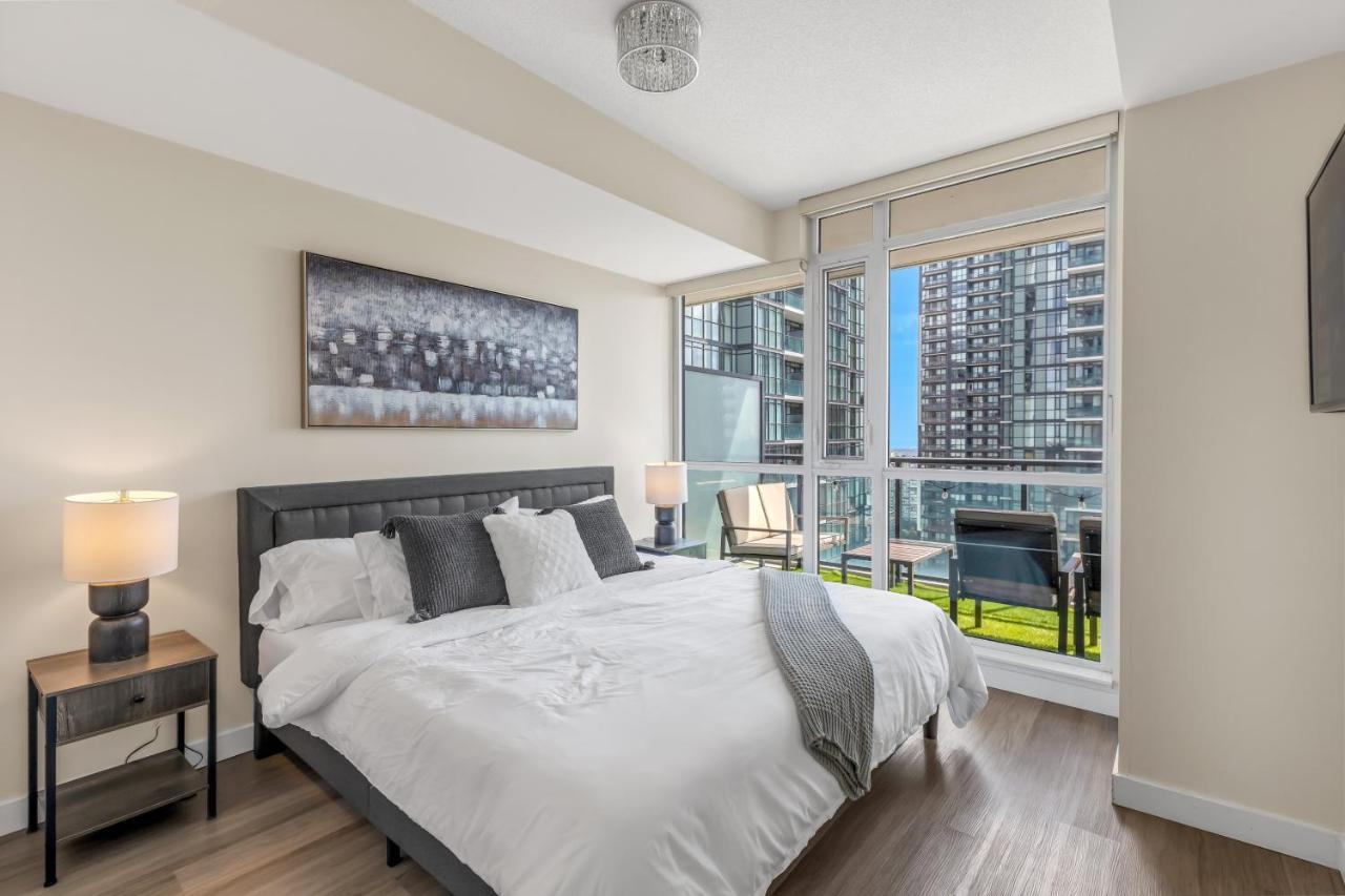 מיסיסאוגה Ultra Luxurious 2.5 Bedroom 2 Full Bathroom 1 Parking Condo Near Sq1 Striking Views מראה חיצוני תמונה
