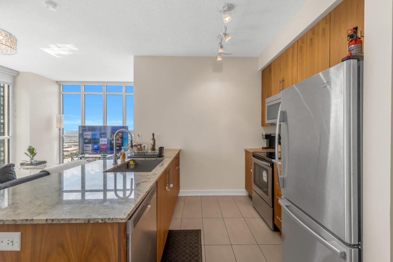 מיסיסאוגה Ultra Luxurious 2.5 Bedroom 2 Full Bathroom 1 Parking Condo Near Sq1 Striking Views מראה חיצוני תמונה